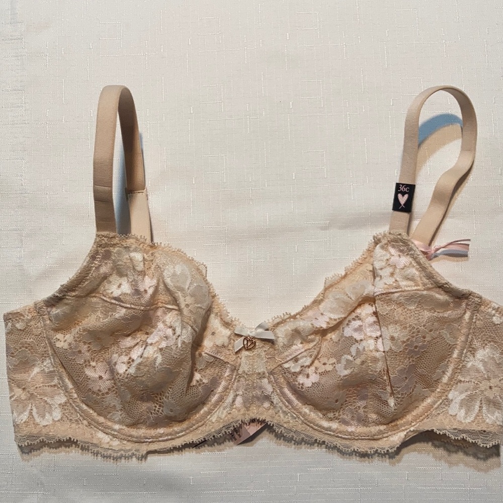 Victoria’s Secret Unlined Demi Bra. Beige/Nude Allover Lace. 36C. NWT.